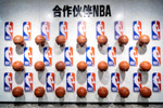 合作伙伴NBA Logo墙 - 篮球与NBA标志